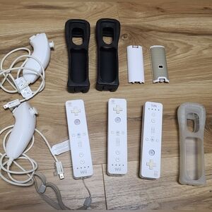 Official Wii Remotes and Nunchuk Bundle
